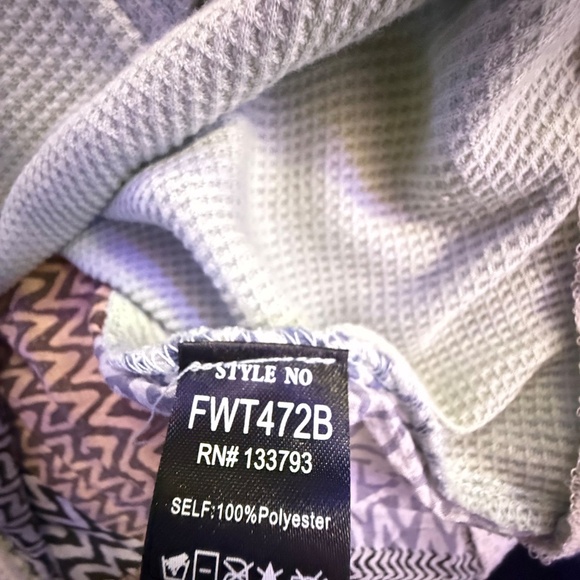 💕HP💕 POL Color Block Crochet Long Sleeve Shirt - Picture 7 of 7